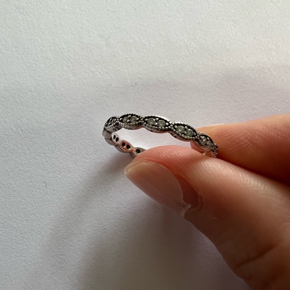 Pandora Sparkling Leaves Stackable Ring - Picture 6 of 11